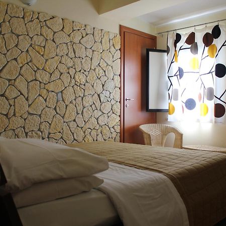 Hotel 106 Селия Марина Екстериор снимка