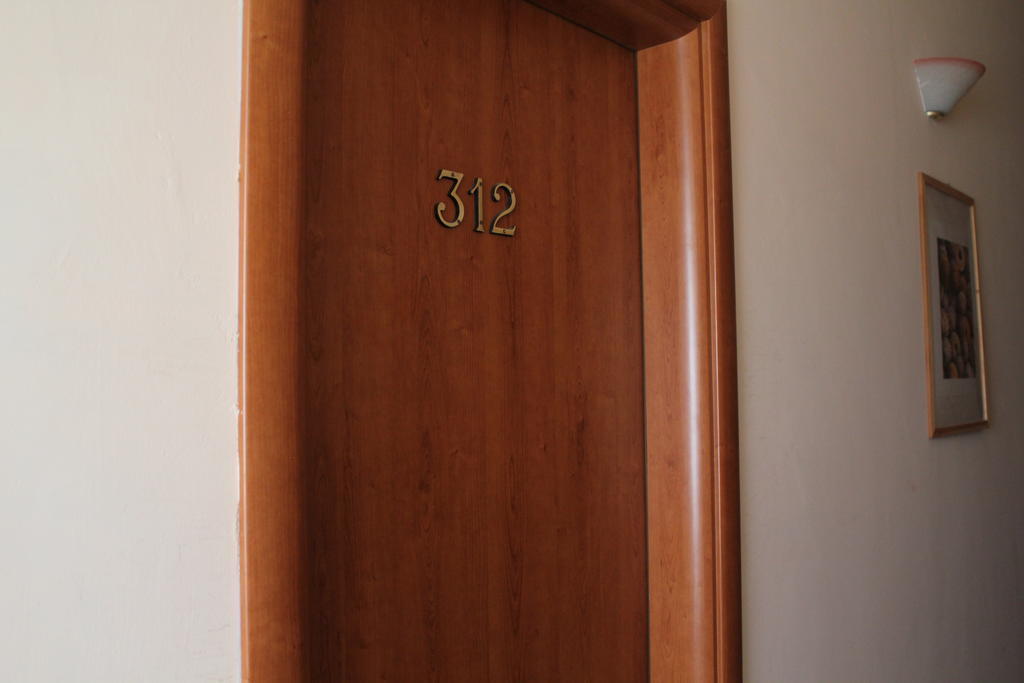 Hotel 106 Селия Марина Екстериор снимка