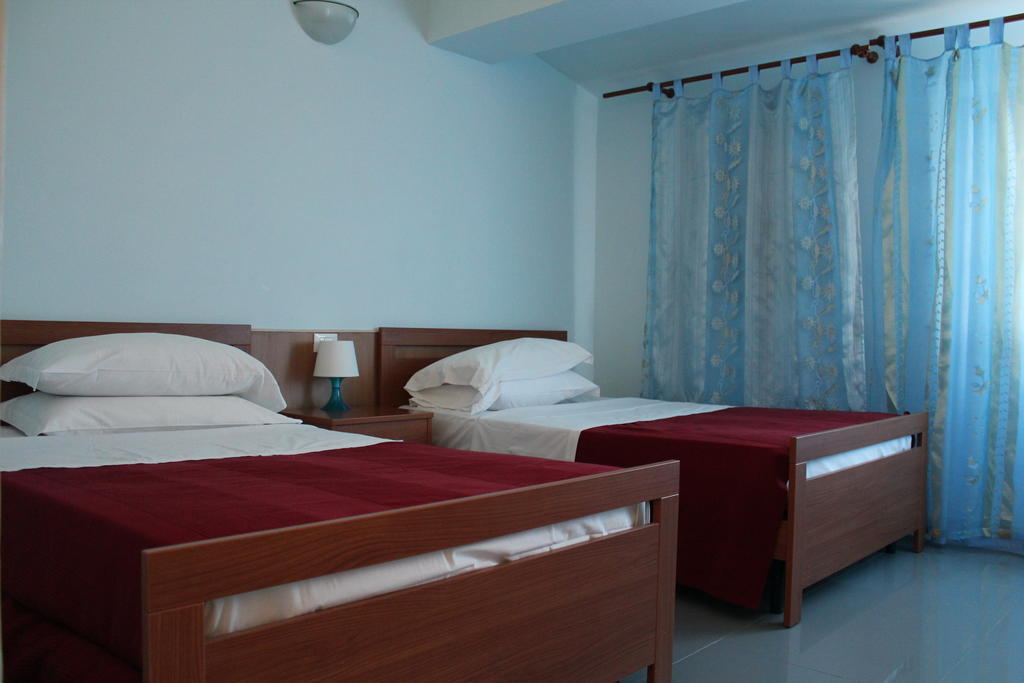 Hotel 106 Селия Марина Екстериор снимка