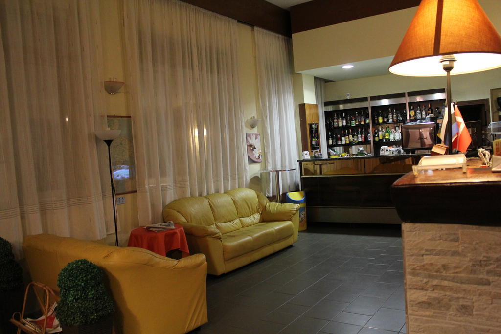 Hotel 106 Селия Марина Екстериор снимка