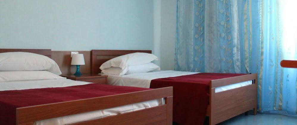 Hotel 106 Селия Марина Екстериор снимка
