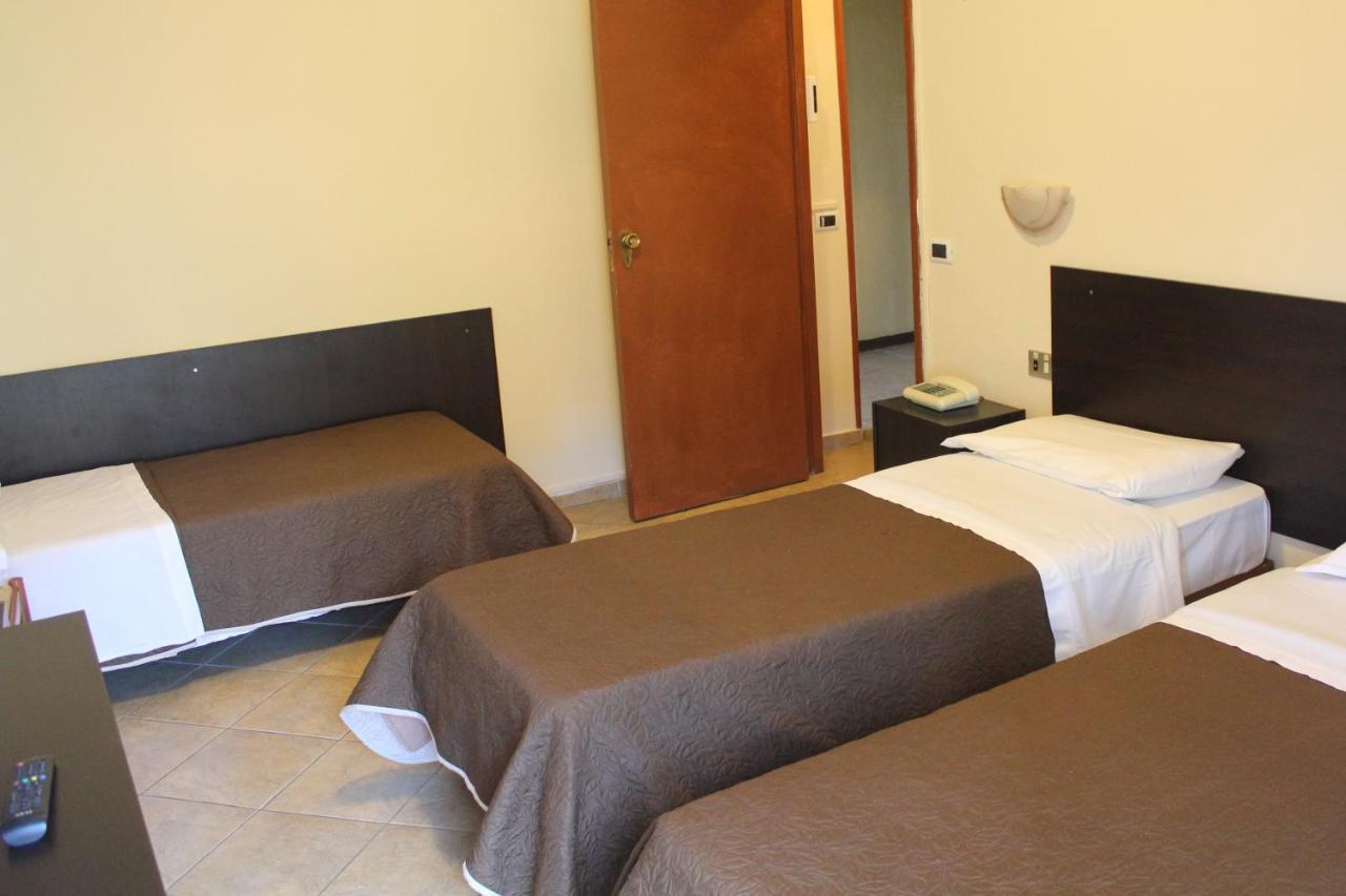 Hotel 106 Селия Марина Екстериор снимка