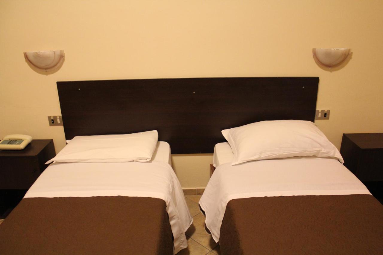 Hotel 106 Селия Марина Екстериор снимка