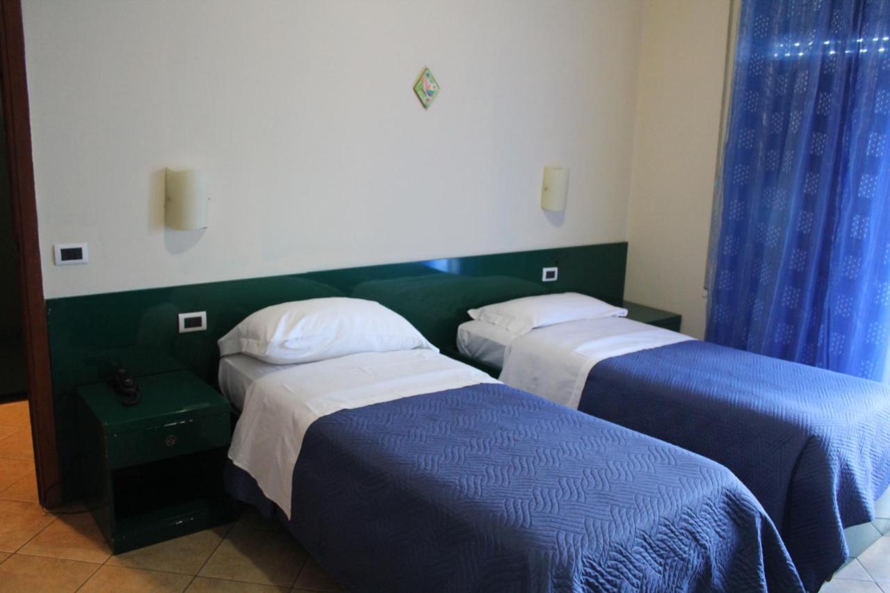 Hotel 106 Селия Марина Екстериор снимка